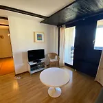 Residences Kandahar 아파트 *