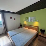 Residences Kandahar 아파트